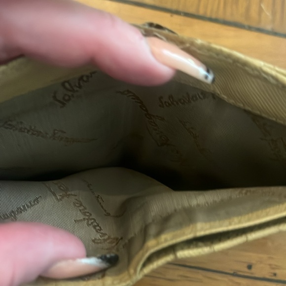 SALVATORE FERRAGAMO camel 🐫 colored Bifold Wallet with Gold clasp EUC - Picture 8 of 10